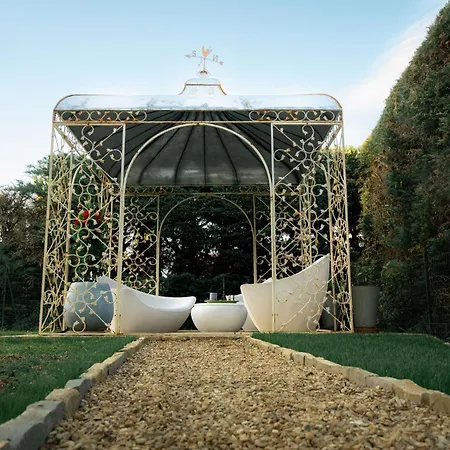 Maison De Coco Bed & Breakfast 4*