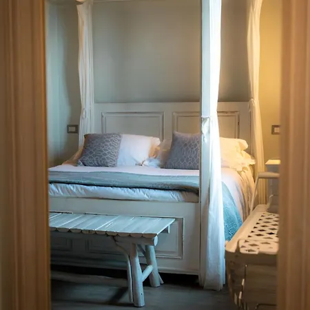 Maison De Coco Bed & Breakfast 4*