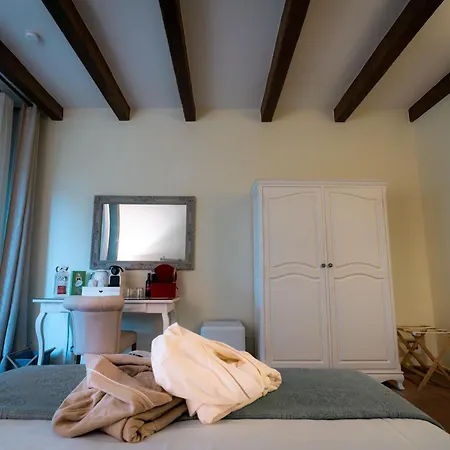 Maison De Coco Bed & Breakfast 4*